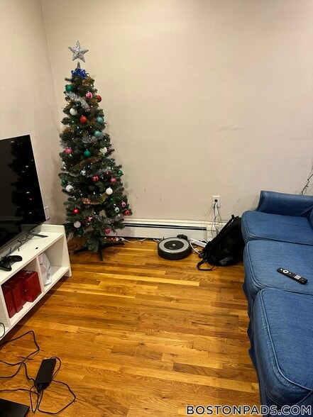 Building Photo - 127 Cedar St