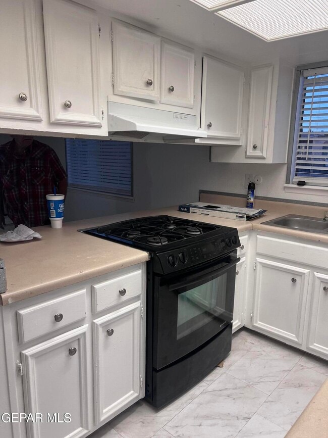 Building Photo - 4904 Winthrop Dr