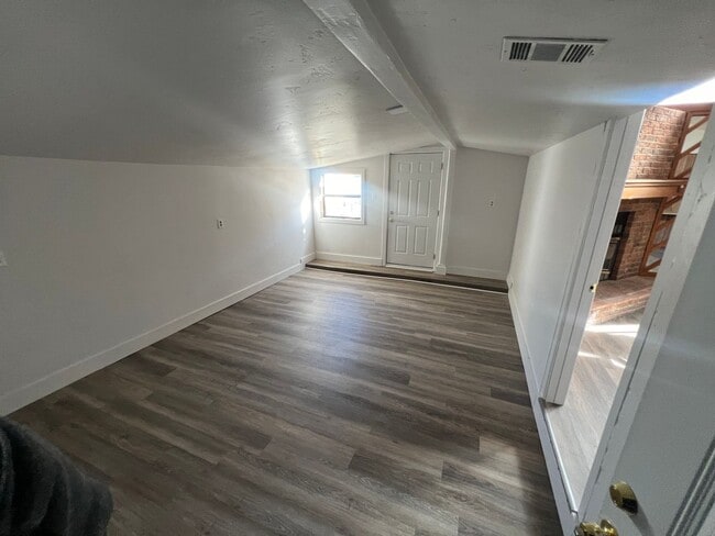 Building Photo - 5bedrooms 2bathrooms with CH/A