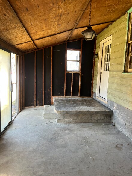 Building Photo - 1525 Trebein Rd