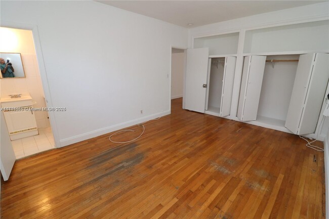 Building Photo - 809 85th St