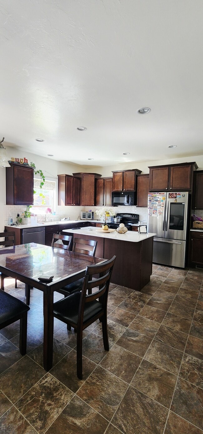 Building Photo - 5213 W Fortrose Dr