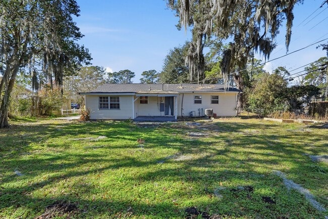 Building Photo - Ranch Style Home in Southside Savannah