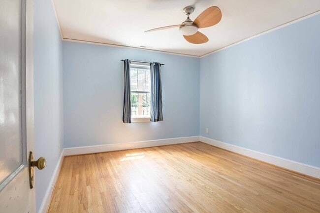 Building Photo - Gorgeous 3 Bedroom 2 Bath in Popular Parki...