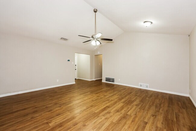 Building Photo - 1108 N Knowles Dr