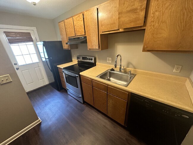 Building Photo - Townhouse for Rent