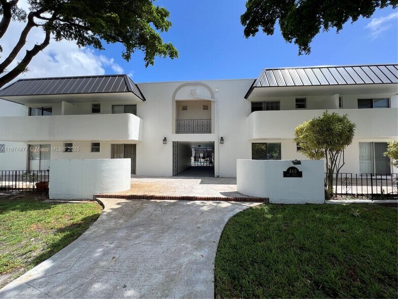 Primary Photo - 465 S Royal Poinciana Blvd