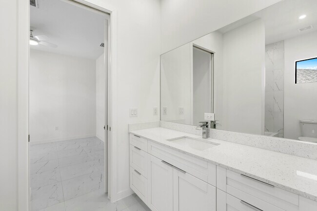 Building Photo - 4233 Jacaranda Pkwy W