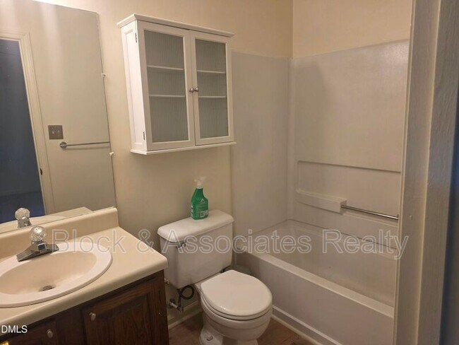 Building Photo - 6550 Thetford Ct
