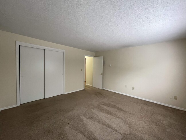 Building Photo - 99 Powers St