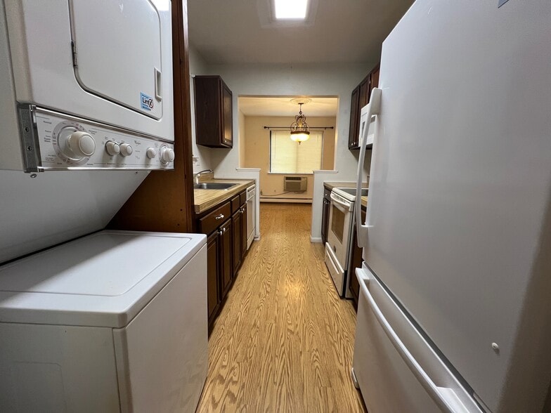 Building Photo - 6 Loudon Dr