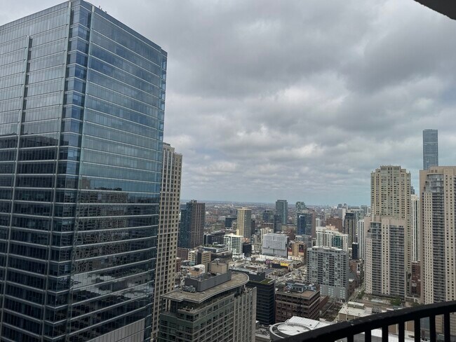 Building Photo - 300 N State St