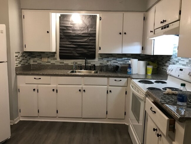 Building Photo - 304 Latin Dr