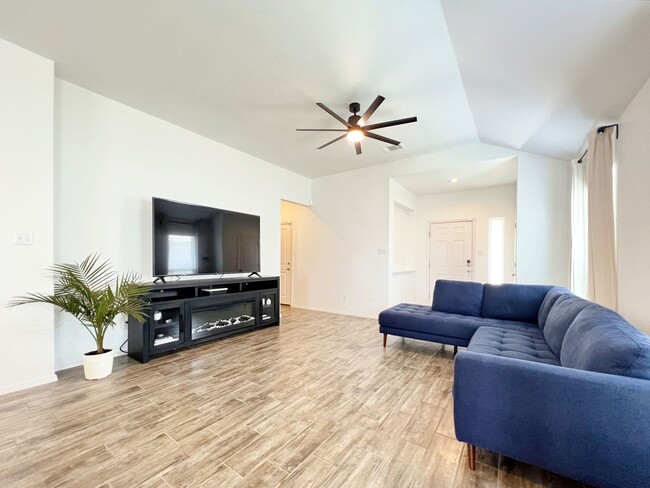 Building Photo - Modern and Beautiful - 3/BR and 2/BA Home ...