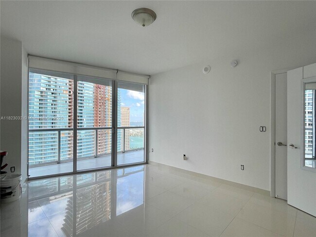 Building Photo - 475 Brickell Ave