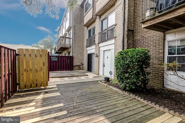 Building Photo - 2334 Sun Valley Cir