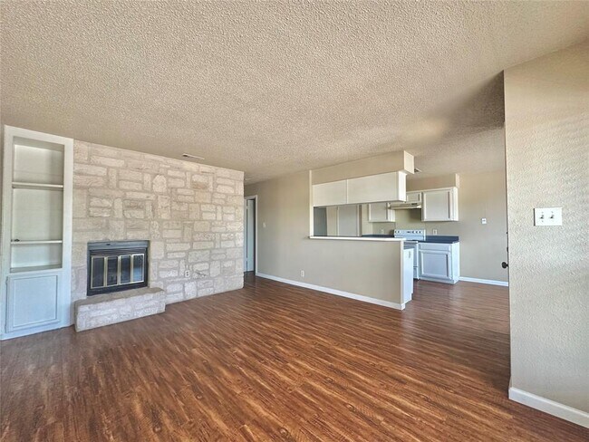 Primary Photo - 209 E Noton St