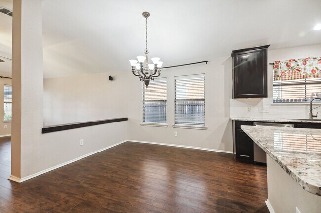 Building Photo - 4 Bedroom Single Family in Crossroads