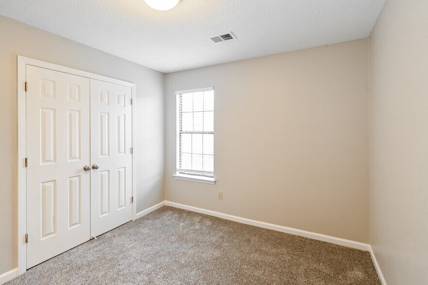 Building Photo - 2811 Maryland Cir E