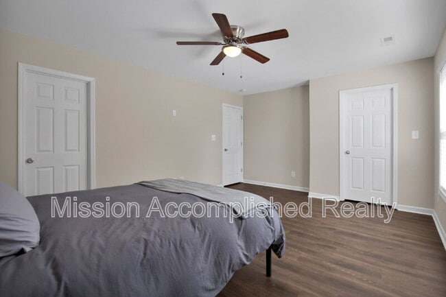 Building Photo - 2644 Middle Br Bnd