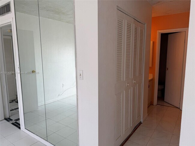 Building Photo - 1325 W 68th St