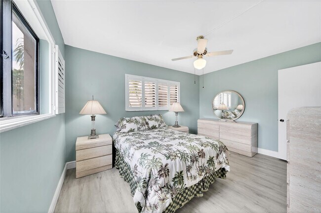 Building Photo - 5250 Las Verdes Cir