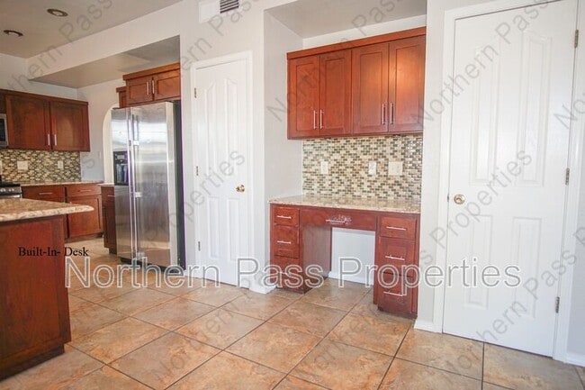 Building Photo - 7317 Luz De Lumbre Ave