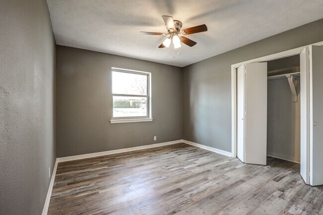 Building Photo - 3 Bedroom 1.5 Bath House for Rent