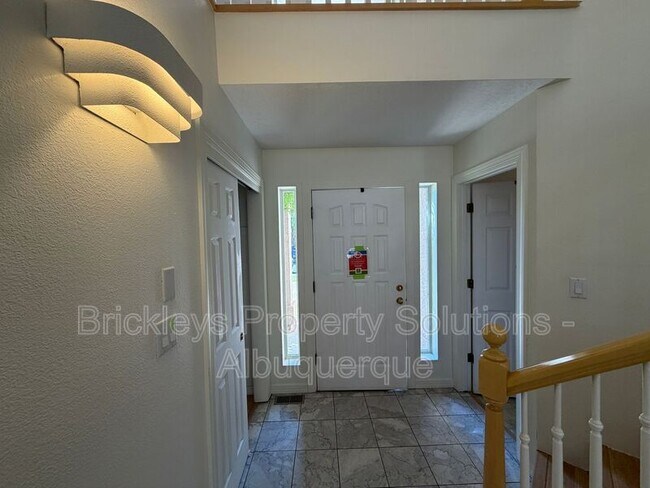 Building Photo - 6517 Glen Oak NE