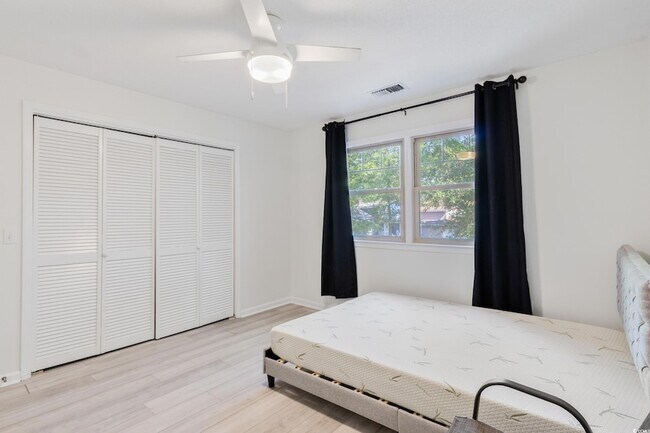 Building Photo - 2112 Brunswick Cir