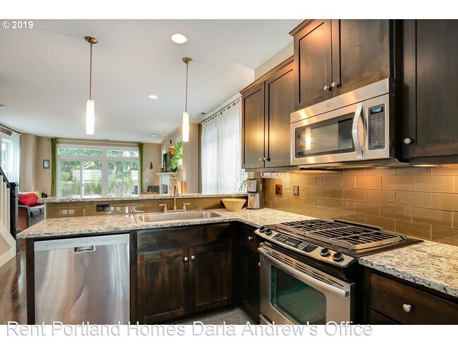 Building Photo - 3 br, 2.5 bath House - 6618 SE 66th Ave