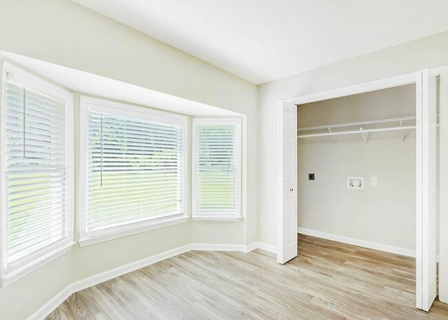 Building Photo - 65 Salem Meadow Dr