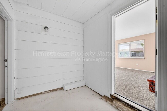 Building Photo - 1310 Petite Dr