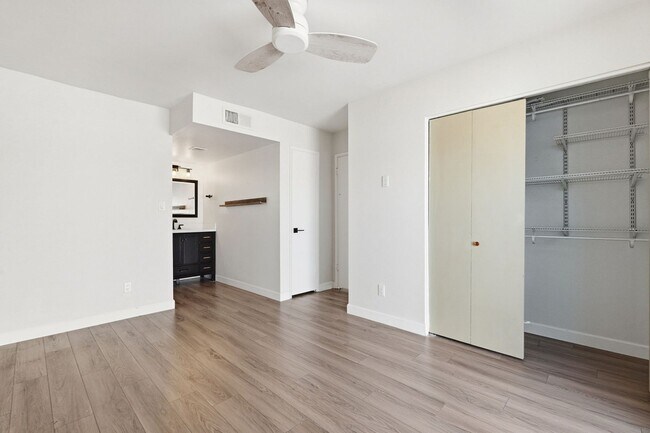 Building Photo - Short-Term Rentals OK *** Less than 2 mile...