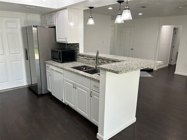 Building Photo - 11127 Sageview Dr