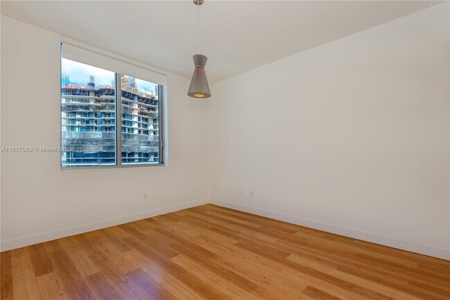 Building Photo - 1060 Brickell Ave
