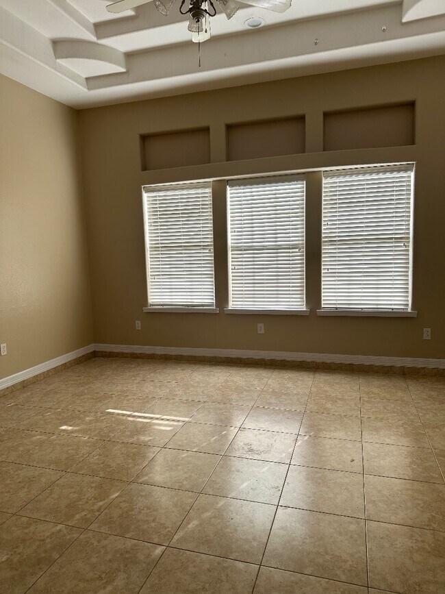 Building Photo - 4007 Zuley St