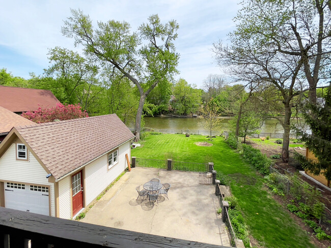 Building Photo - 405 La Fox River Dr