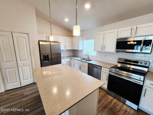 Building Photo - 27 Farmsworth Dr