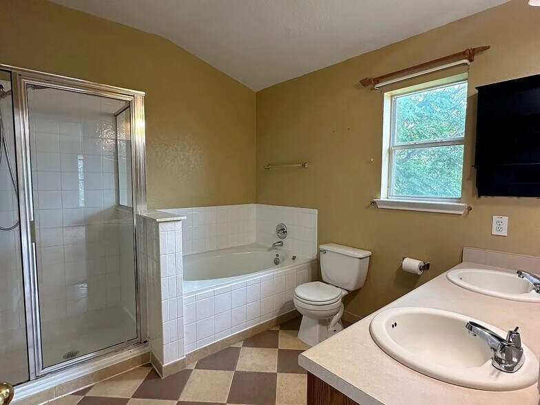 Building Photo - 9426 Santa Fe Ridge