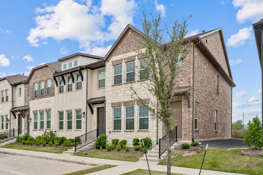 Building Photo - 2215 Adena Springs Dr