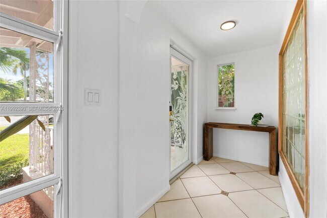 Building Photo - 1443 Hollywood Blvd