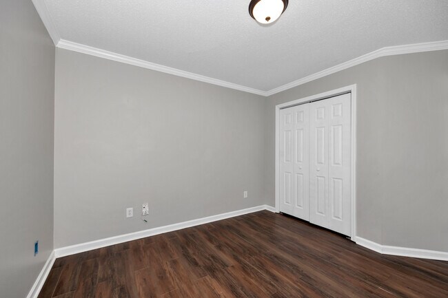 Building Photo - 103 N W Sugar Bluff Ln