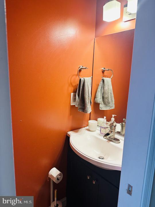 Building Photo - 1011 8th St NE