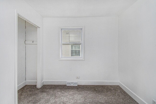 Building Photo - 517 Regent St