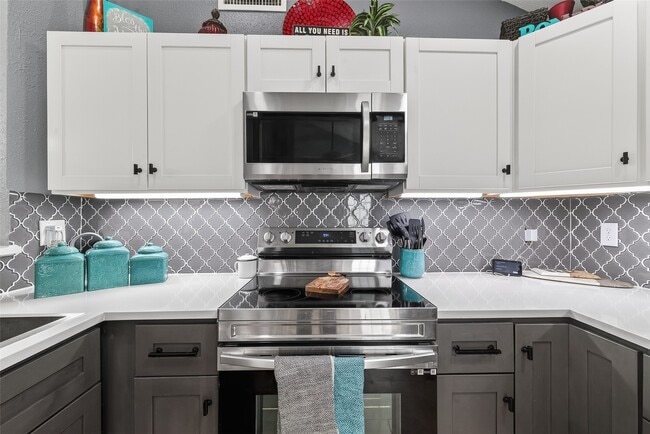 Building Photo - 18530 Trail Bend Ln