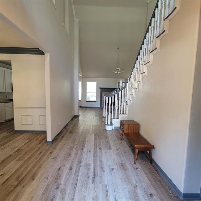 Building Photo - 18411 Autumn Park Dr