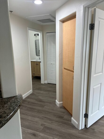 Building Photo - 1501 Front St