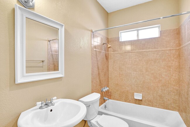 Building Photo - 16412 Framingham Cir
