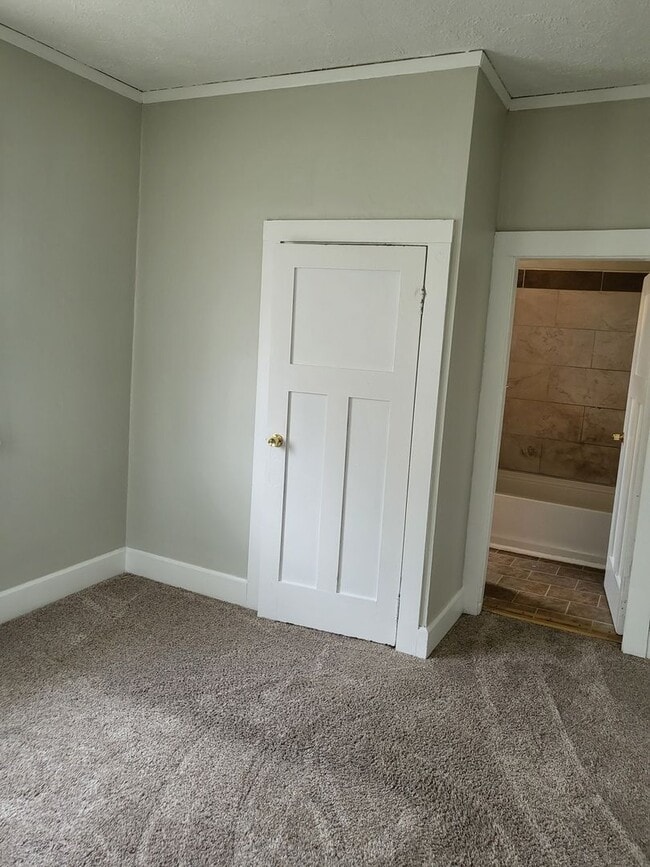 Building Photo - 2 bed 1 bath house